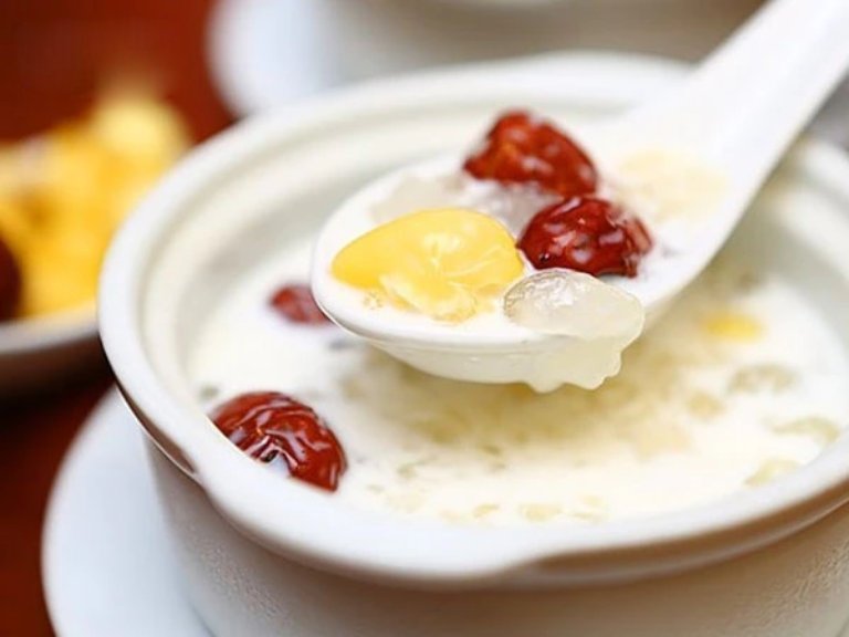 Ai nên sử dụng yến chưng sữa tươi?