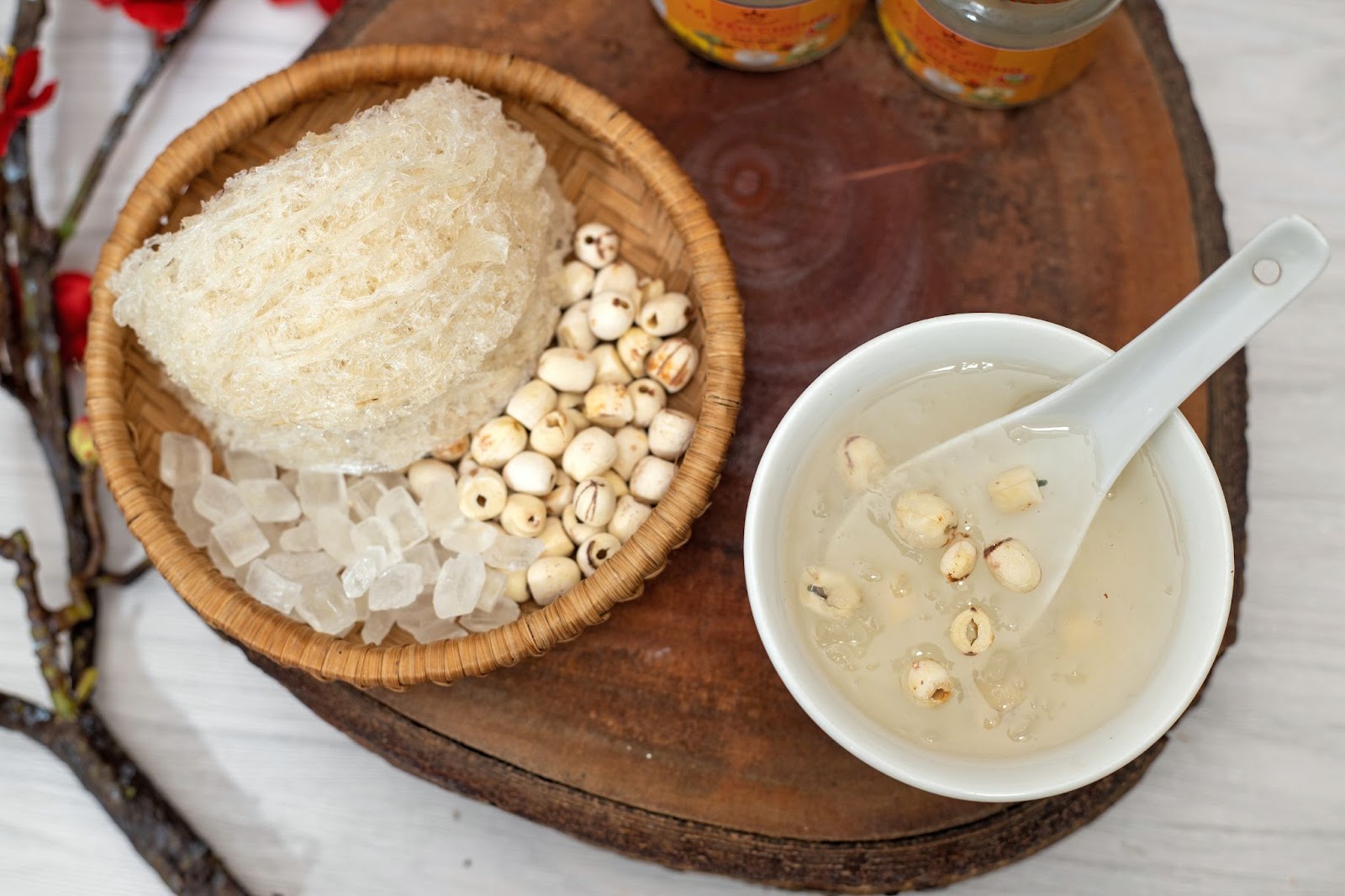 Ai nên dùng yến chưng hạt sen?
